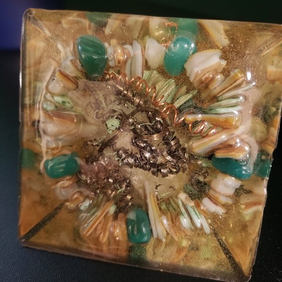 Handmade Orgonite Crystal & Fluorite Generator - Picture 3 of 9